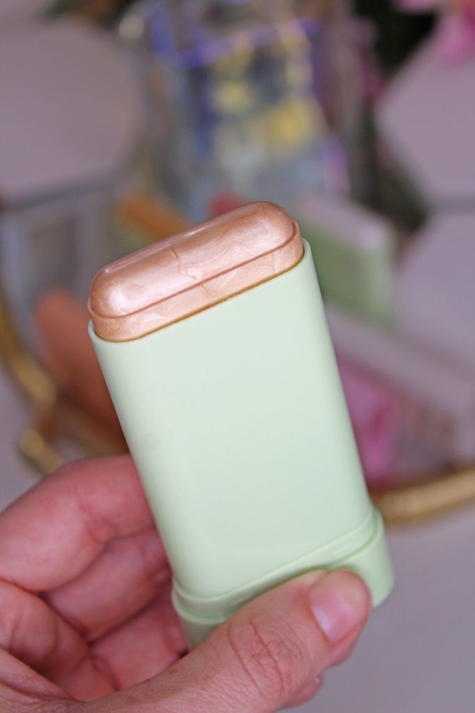 Pixi Beauty On The Glow SuperGlow Highlighter Review by iliketotalklbog